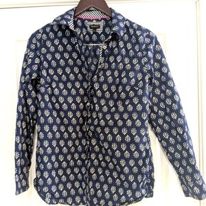 Like New Talbots Floral Fun Print Button Down Collared Shirt Blouse Business